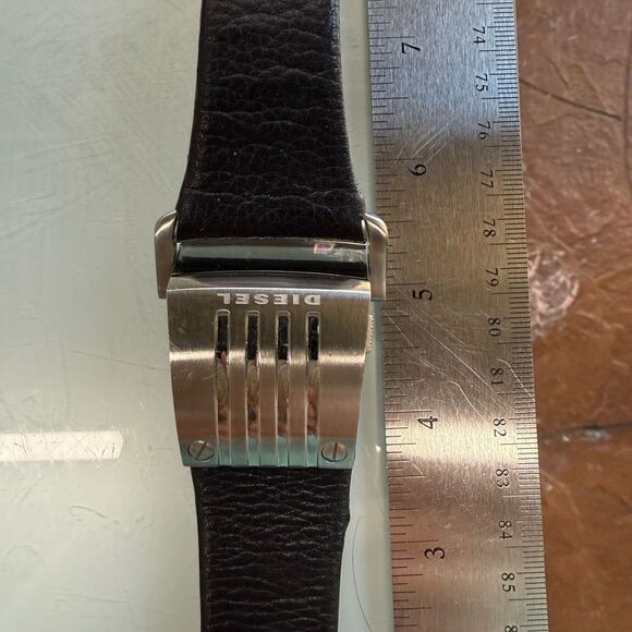 Rare Diesel Watch DZ 7079 for parts or repair has new battery not running EUC - Picture 10 of 11
